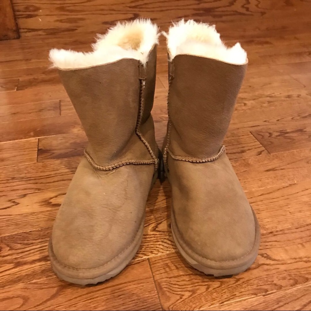 😍PRICE DROP!!!😍 UGG Bailey Button Boot Sz 8 - Picture 3 of 7